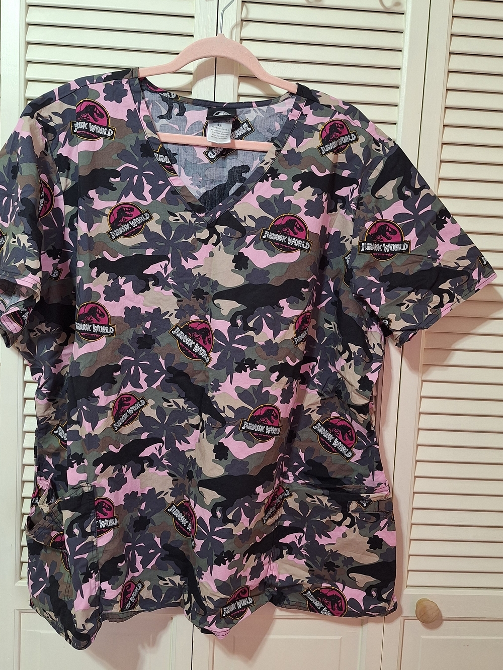 Jurassic World Pink Camo V-Neck Women's Scrub Top Size 4XL Medical Nurse Pockets